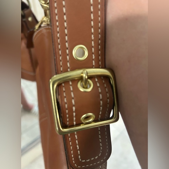 New tan Coach handbag closet staple classic - Picture 10 of 12